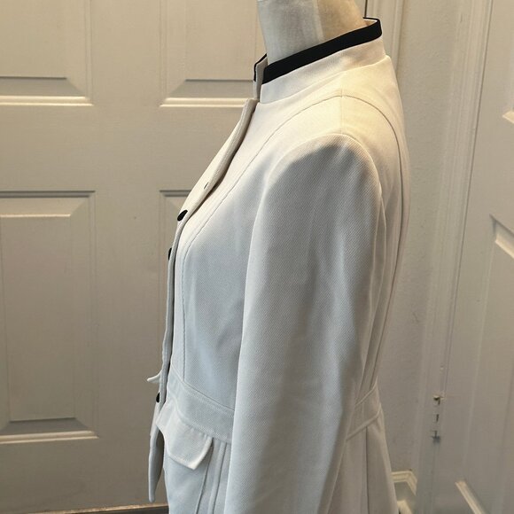 Command Attention with Military Chic: Plaza South Women's Jacket, Size 10 - Picture 5 of 12